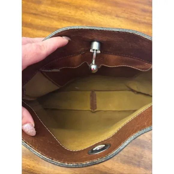 Leather shoulder bag - Picture 6 of 16